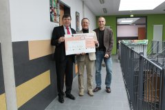 Scheckübergabe Bürgerstiftung Karlsfeld FOS Scheckübergabe Bürgerstiftung Karlsfeld FOS