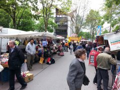 Karlsfelder Marktsonntag mit Flohmarkt