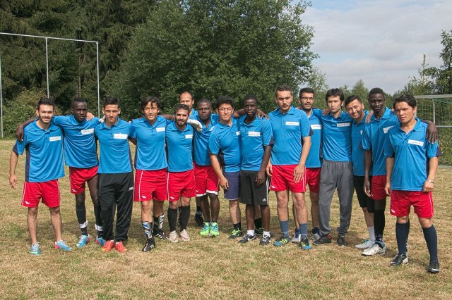 Die erste Karlsfelder Mannschaft der Flüchtlinge erreicht beim Integrationscup den zweiten Platz