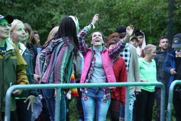 Mitanand Open Air in Karlsfeld: 1100 Besucher_innen feiern Jugendarbeit mit Geflüchteten