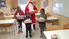 „Weihnachten im Schuhkarton“ - Zum vierten Mal spenden Schülerschaft und Kollegium der FOS Karlsfeld