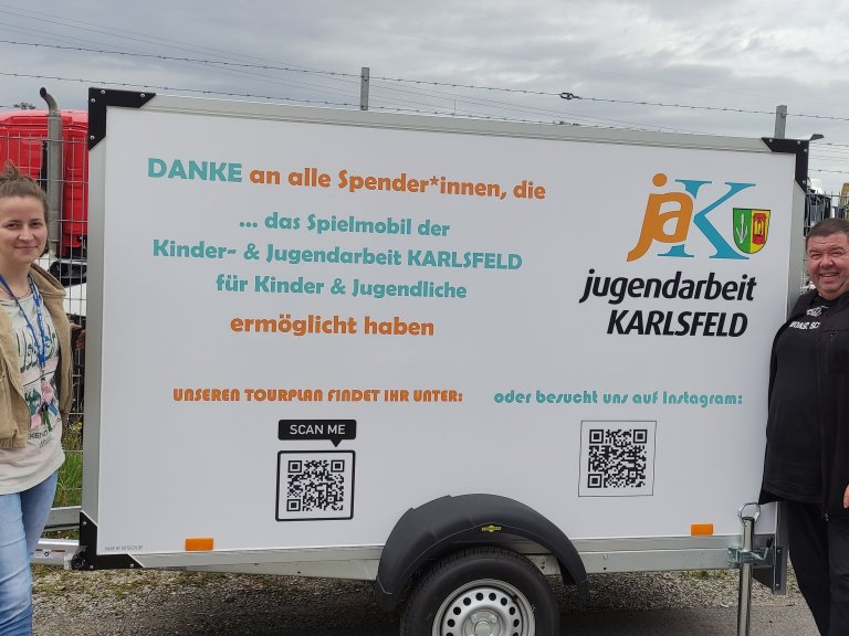 Michael Gold spendet Anhänger-Beschriftung für das Spielmobil
