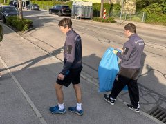 Der Burschenverein Karlsfeld hilft tatkräftig bei der Aktion Sauberes Karlsfeld mit