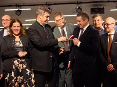 Feierliche Eröffnung des neuen Gymnasiums Karlsfeld Feierliche Eröffnung des neuen Gymnasiums Karlsfeld